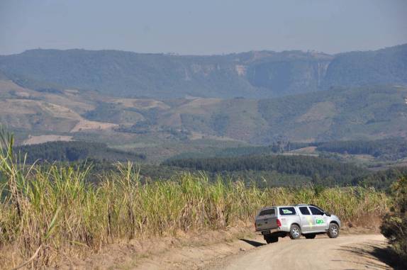 À caminho do Salto São Francisco, que aparece ao fundo (em Prudentópolis - PR)